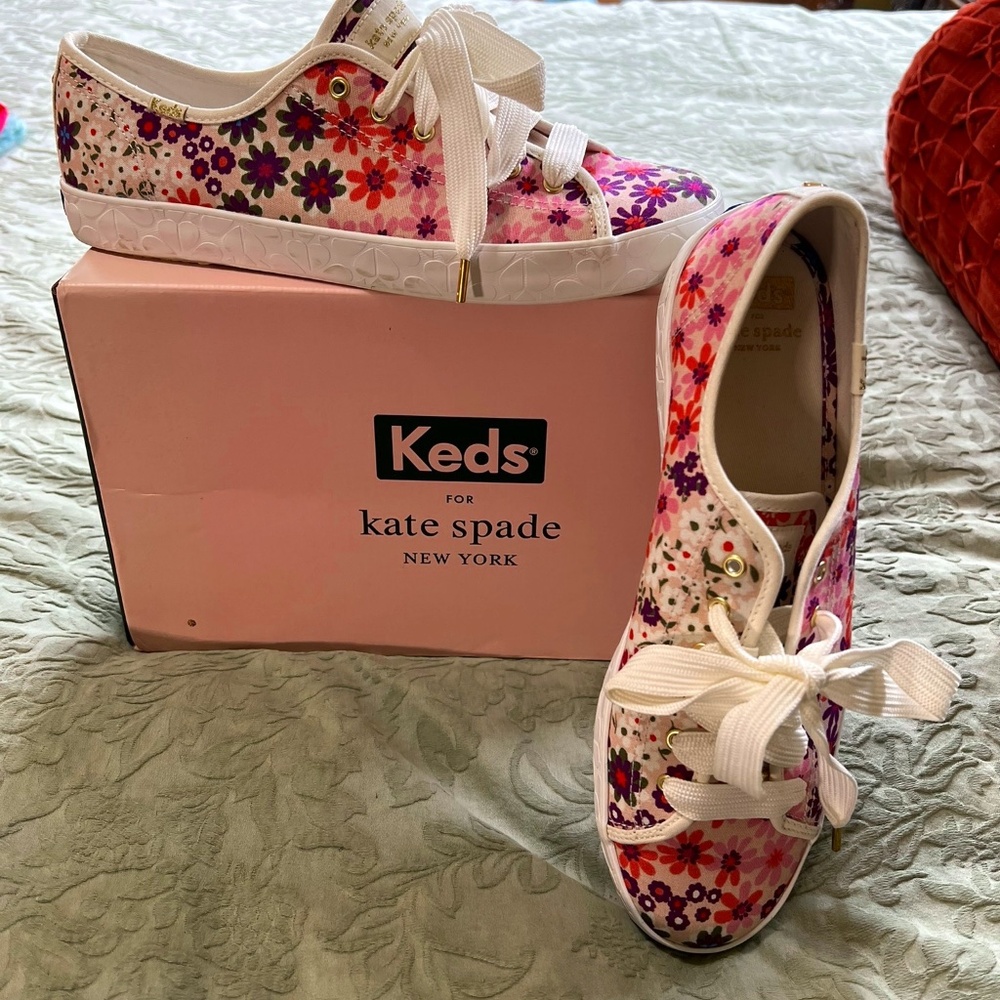 KEDS FOR KATE SPADE KICKSTART TENNIS SHOE IN FLOWERED PINK SIZE 9.5 LIGHTLY WORN